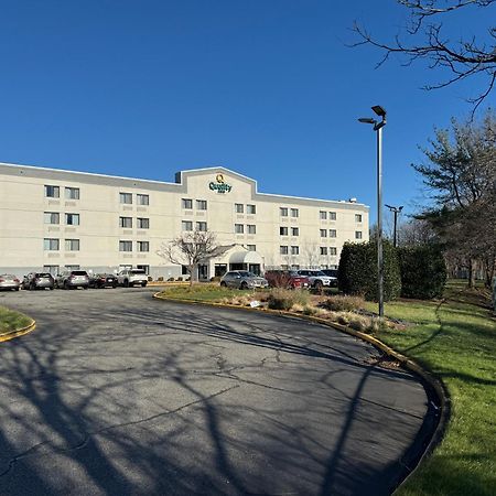 Quality Inn Spring Valley - Nanuet Buitenkant foto