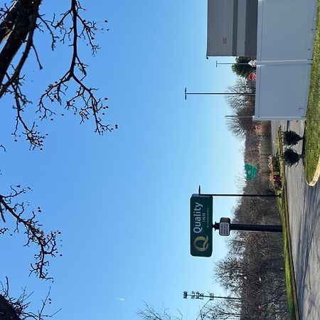 Quality Inn Spring Valley - Nanuet Buitenkant foto