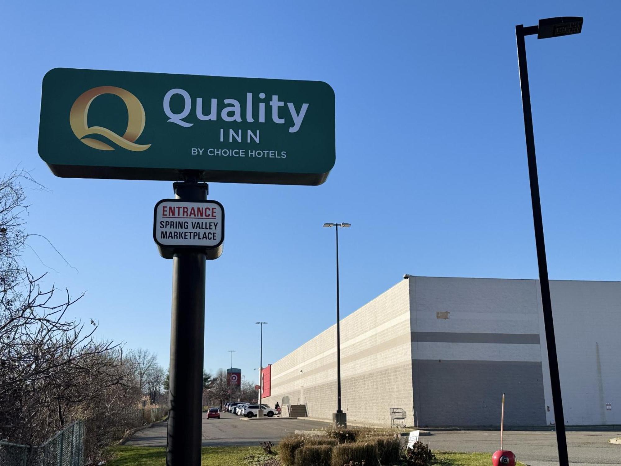 Quality Inn Spring Valley - Nanuet Buitenkant foto