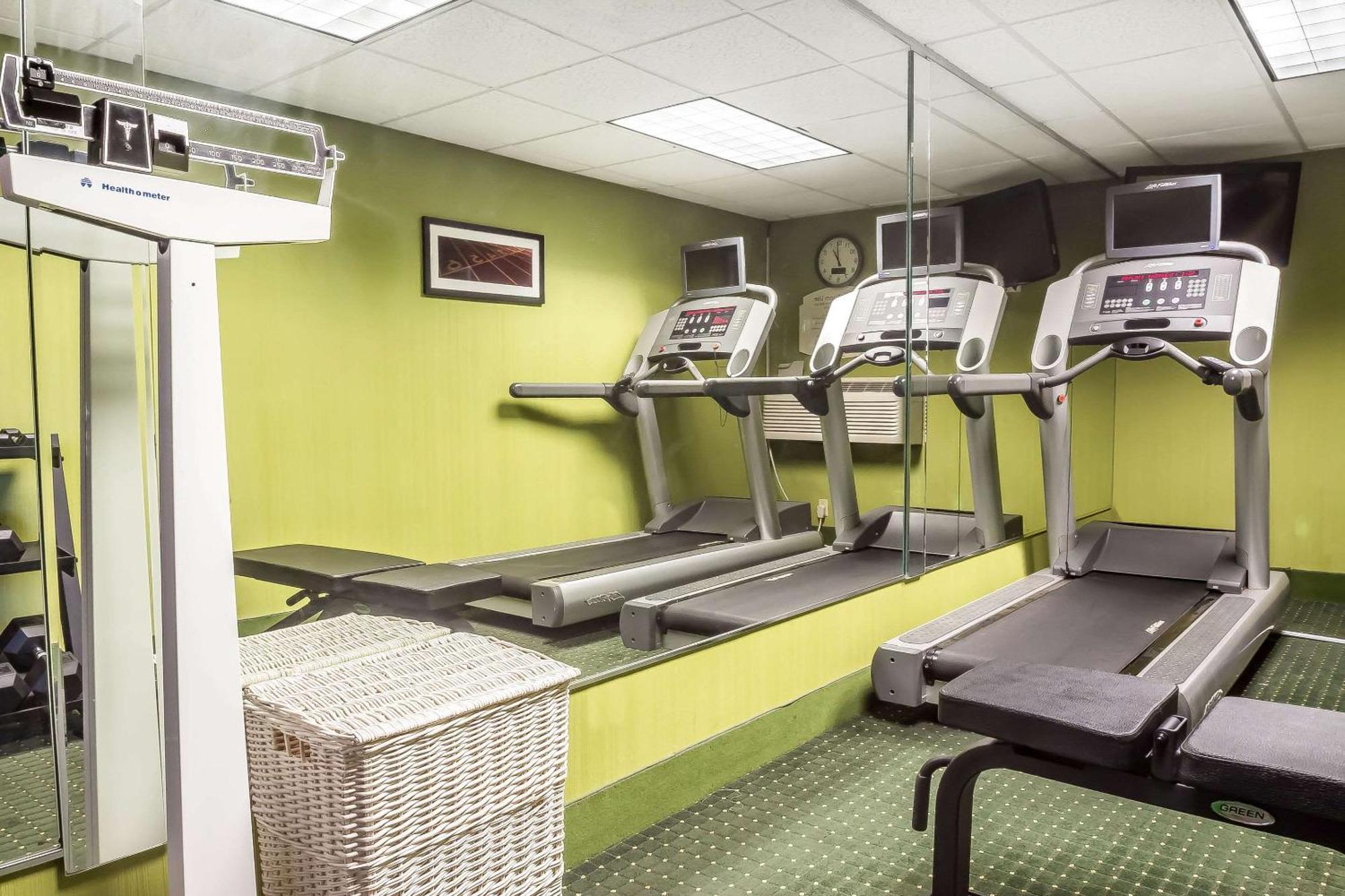 Quality Inn Spring Valley - Nanuet Buitenkant foto