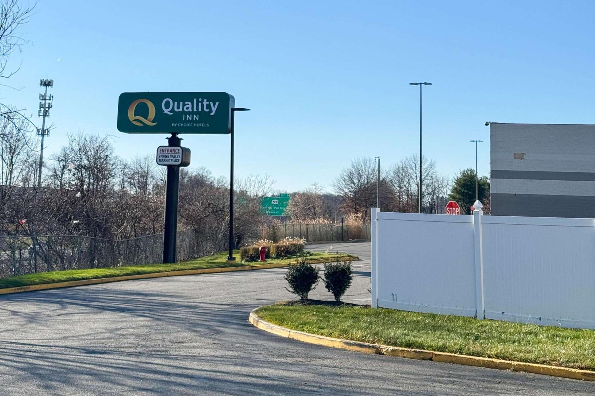 Quality Inn Spring Valley - Nanuet Buitenkant foto